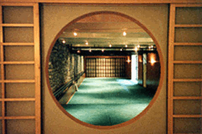 Le dojo vu depuis la fenêtre ronde